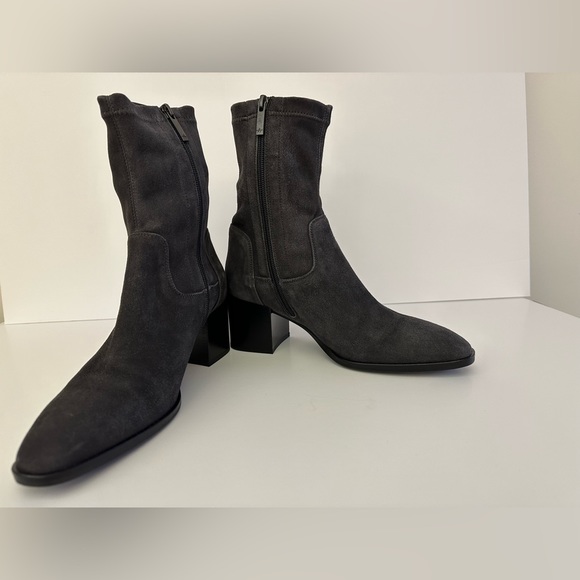 Aquatalia Tilly Grey Stretch Suede Weatherproof Ankle Zip Block Heel Boots 8M - Picture 2 of 7